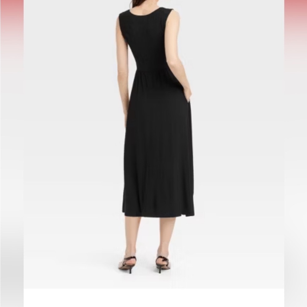 Elegant Black Sleeveless Dress - Picture 3 of 13